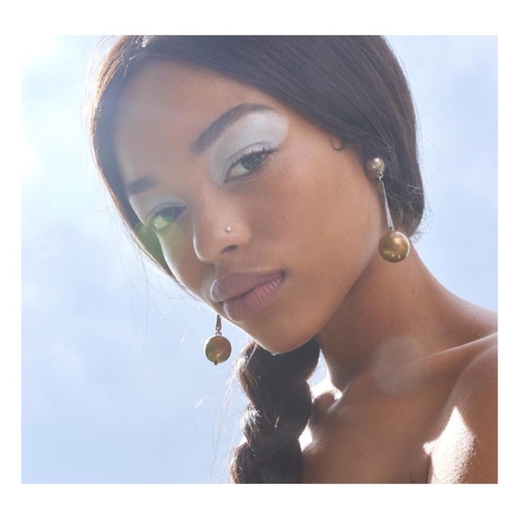 Milk Makeup Holographic Highlighting Powder - Picture 10 of 15